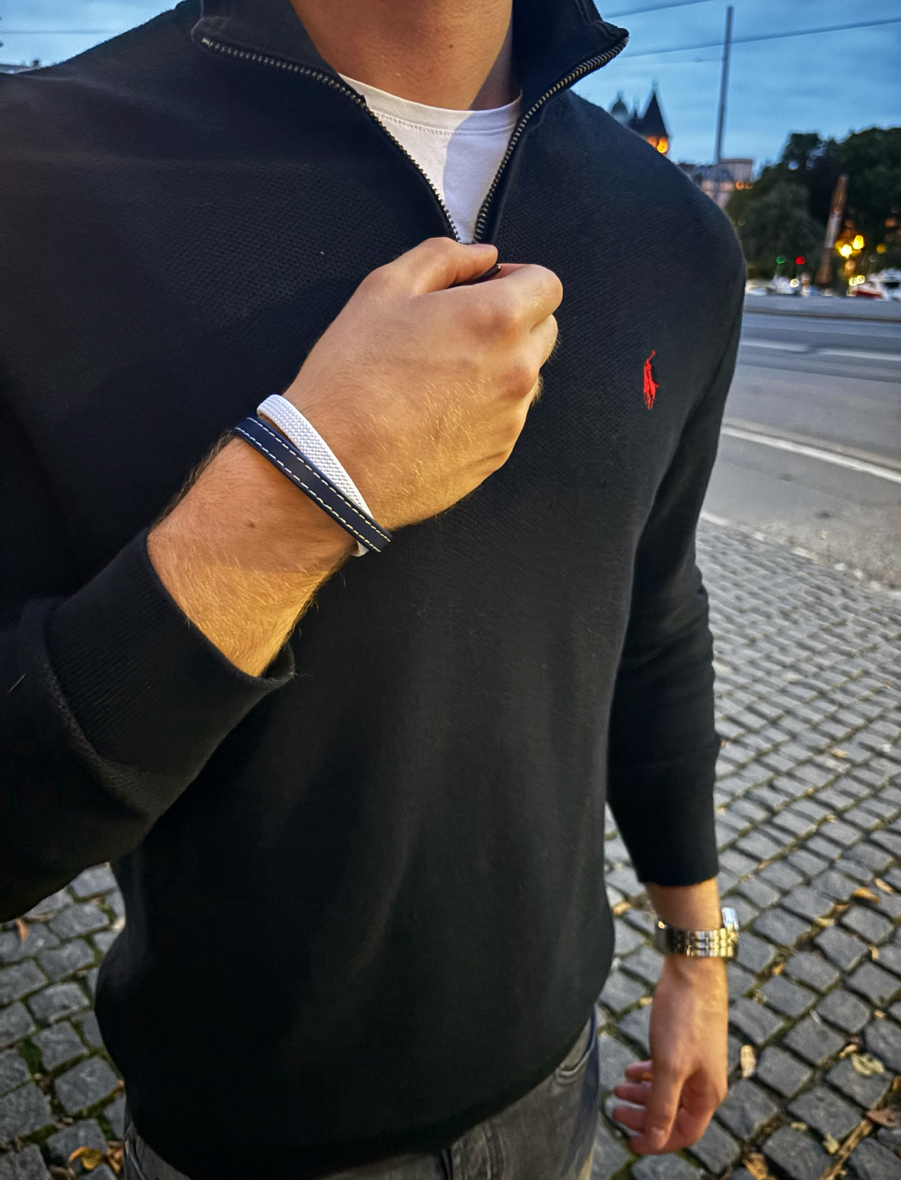 Hoodies & Sweatshirts